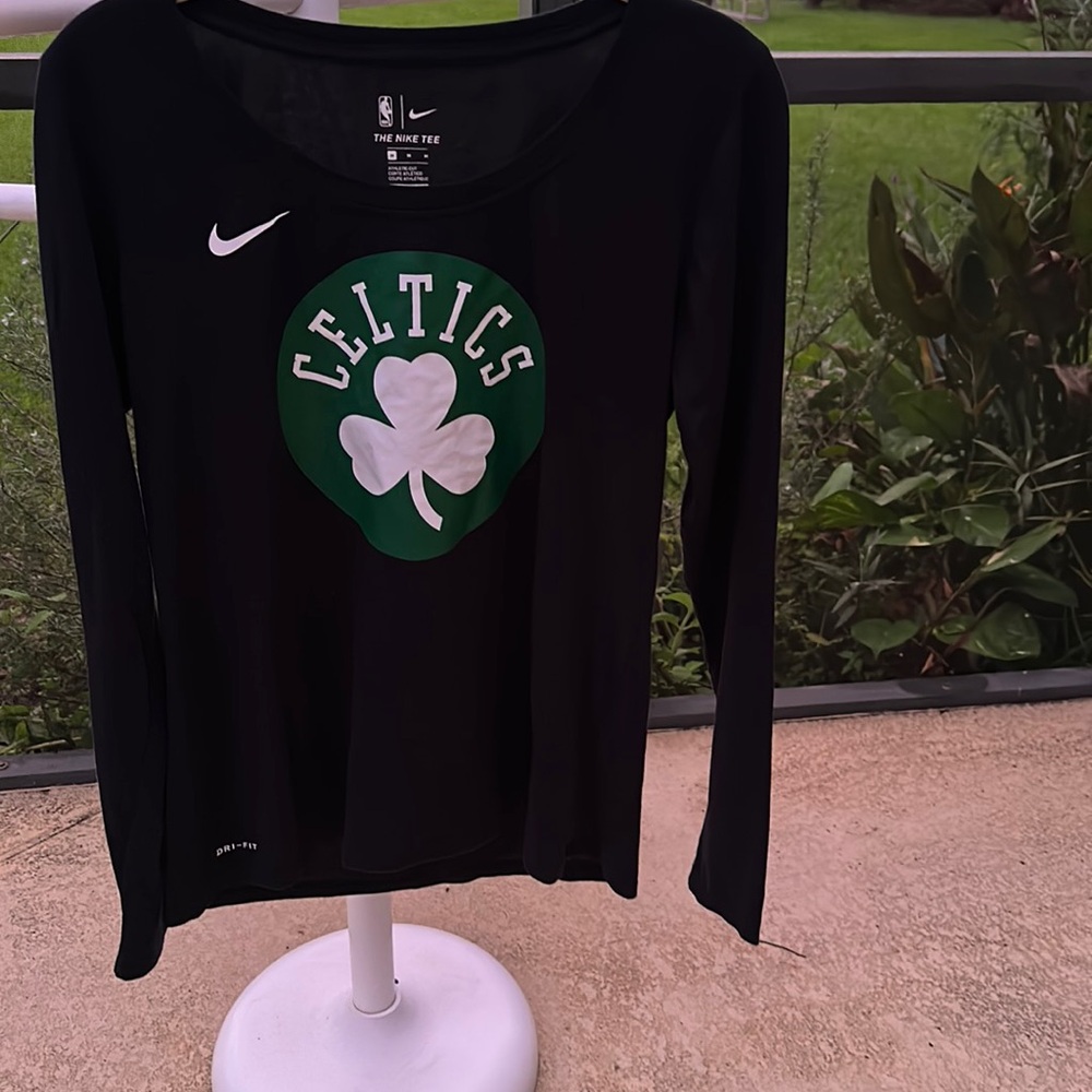NIKE Celtics long sleeve tee shirt medium